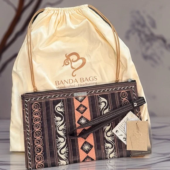 🦩Banda Bags, New with Tags, Black and Coral Clutch - Picture 2 of 2